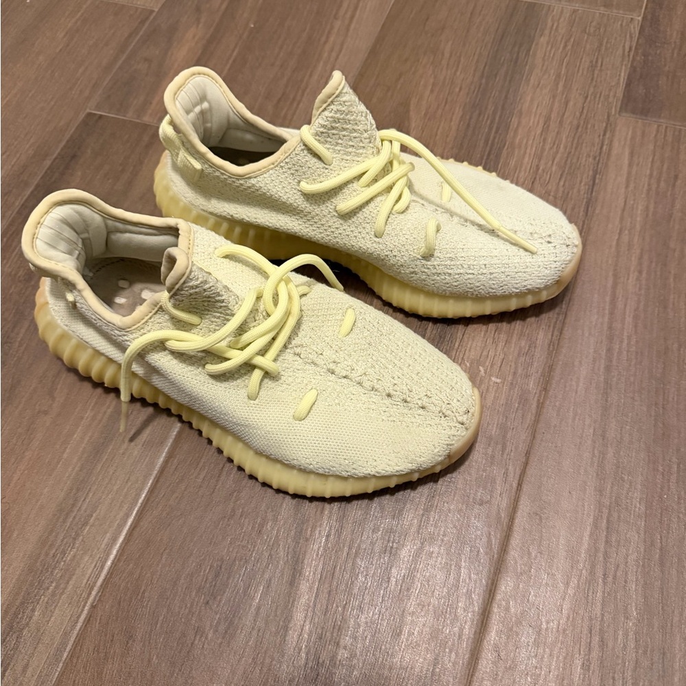 adidas yeezy 350.